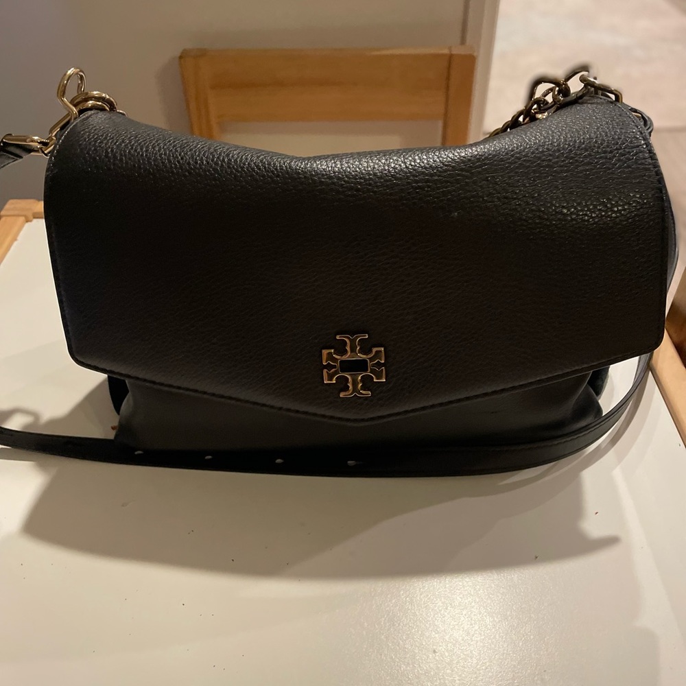 Tory Burch crossbody black bag. Elegant and versatile design!